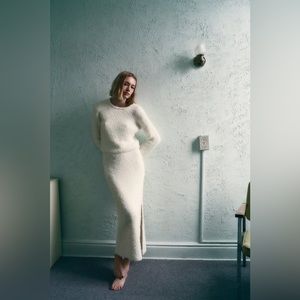 Faux fur midi skirt. Zara